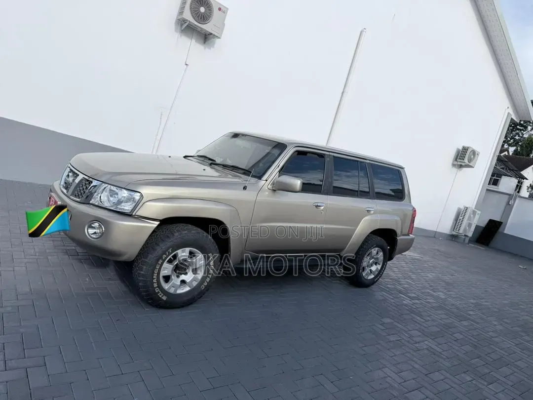 Nissan Patrol 2011 Gold