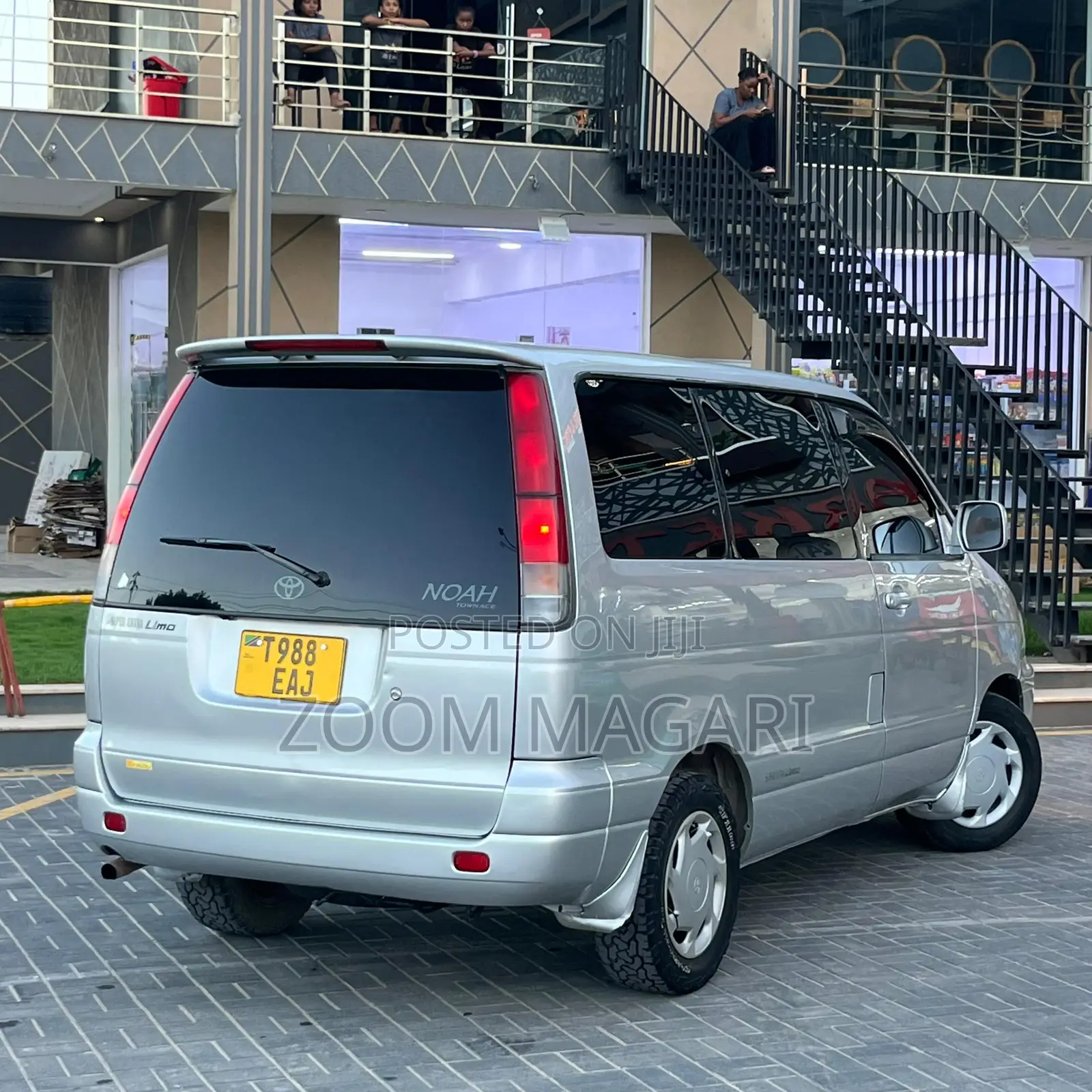 Toyota Noah 2001 Silver