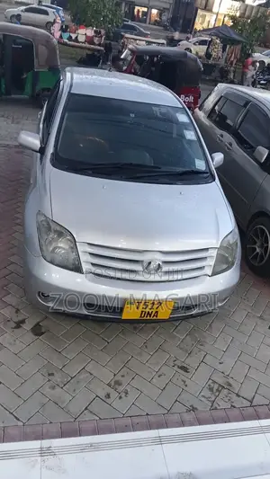 Toyota IST 2002 Silver