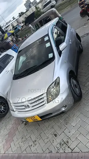 Toyota IST 2002 Silver