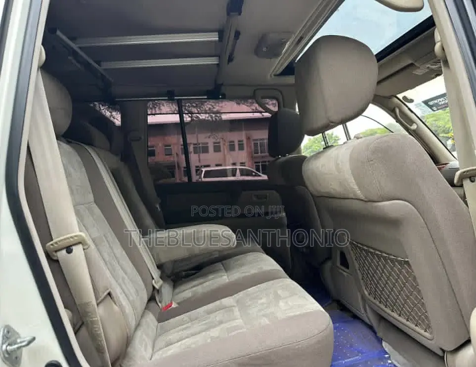 Toyota Land Cruiser 1999 White