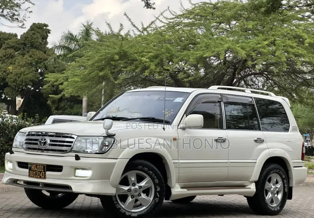 Toyota Land Cruiser 1999 White