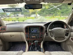 Toyota Land Cruiser 1999 White