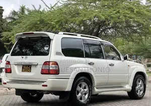 Toyota Land Cruiser 1999 White