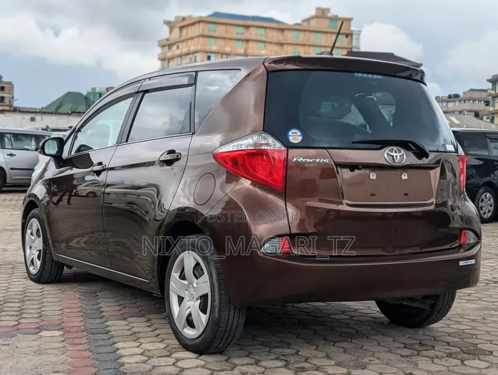 Toyota Ractis 2012 Brown