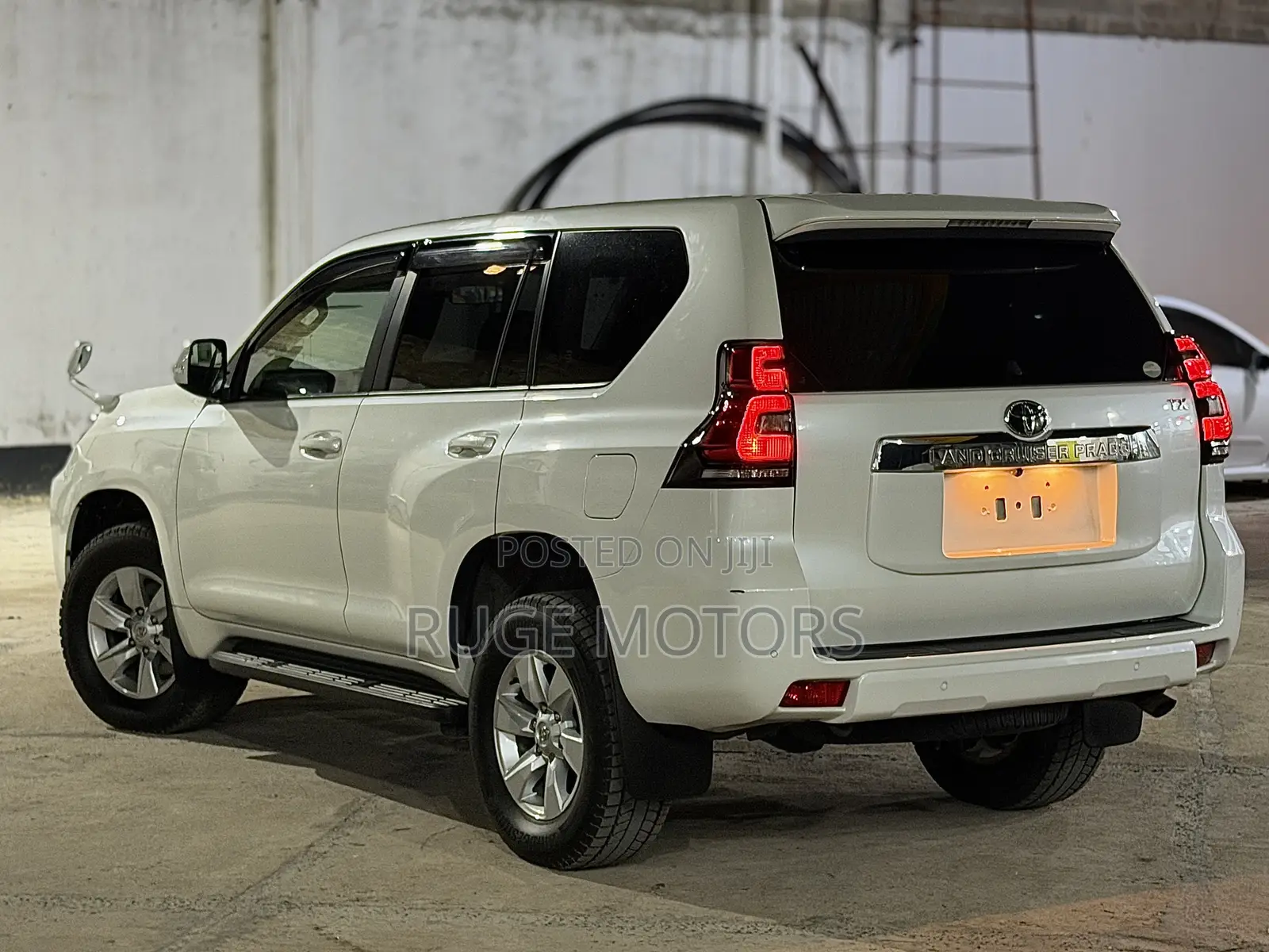 Toyota Land Cruiser Prado 2.8 2019 White