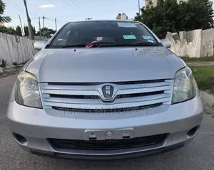 Toyota IST 2005 Silver