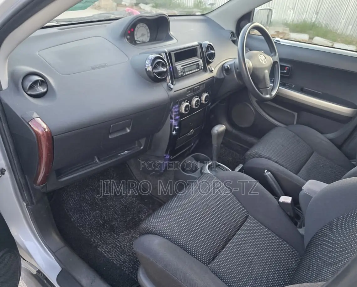 Toyota IST 2005 Silver