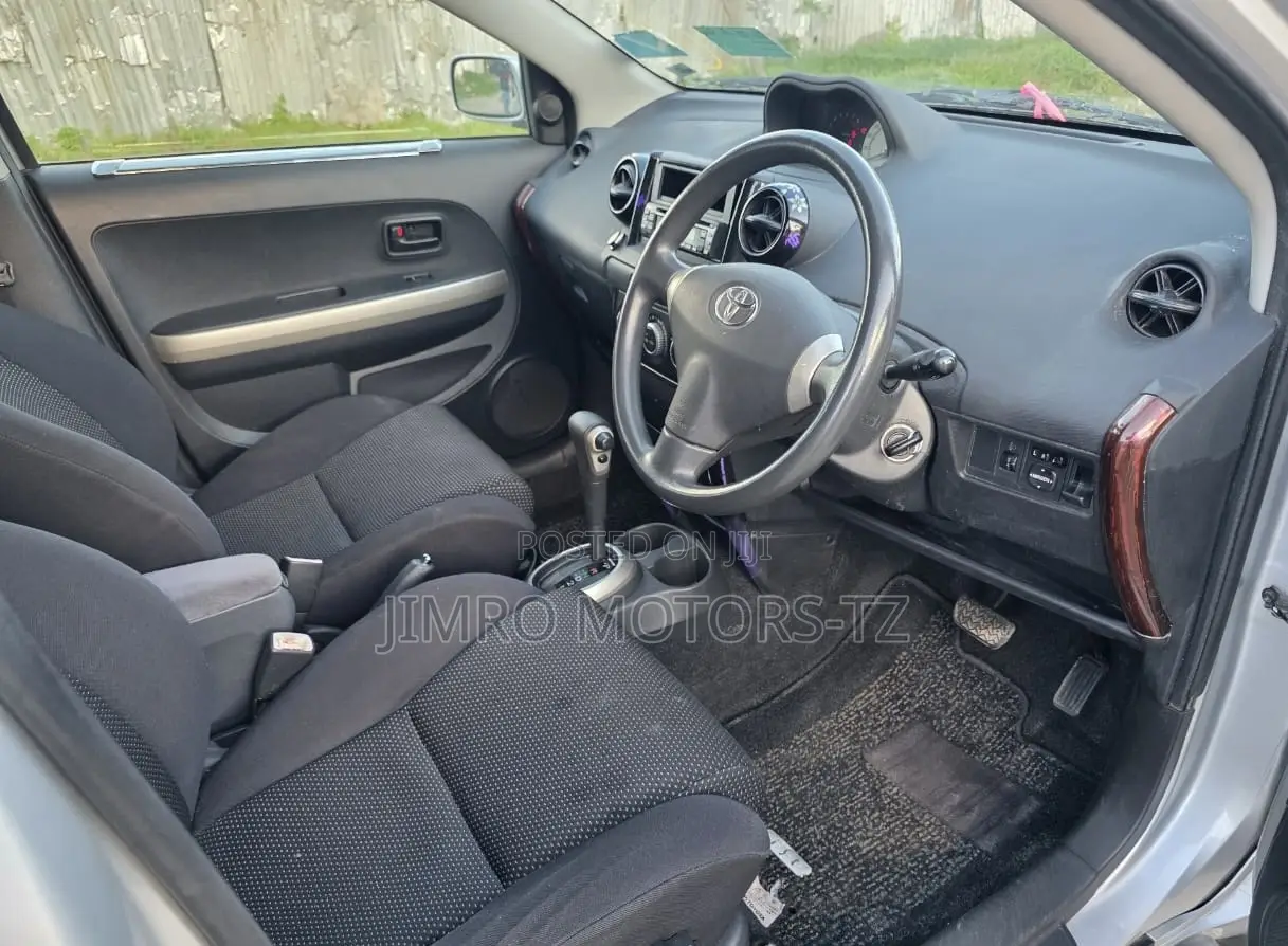 Toyota IST 2005 Silver