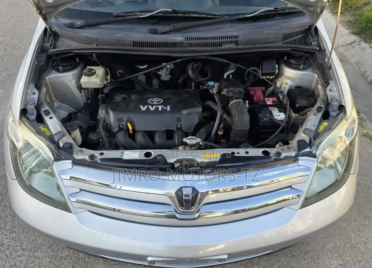 Toyota IST 2005 Silver