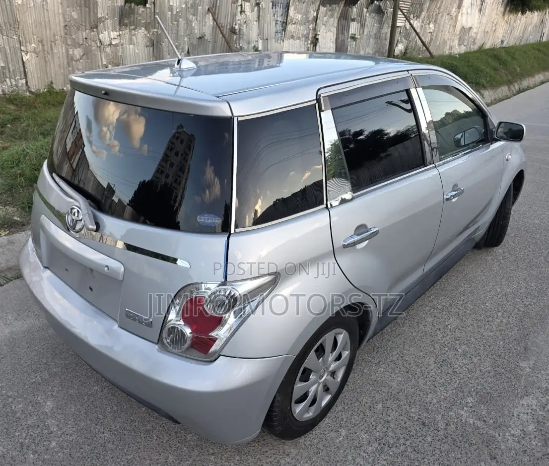 Toyota IST 2005 Silver