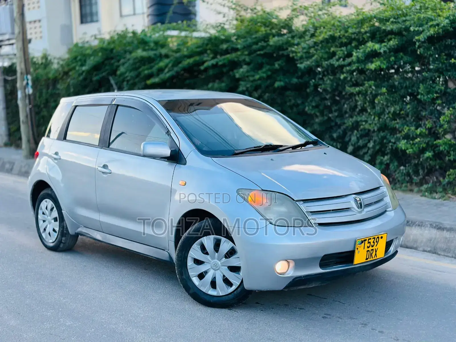 Toyota IST 2004 Silver