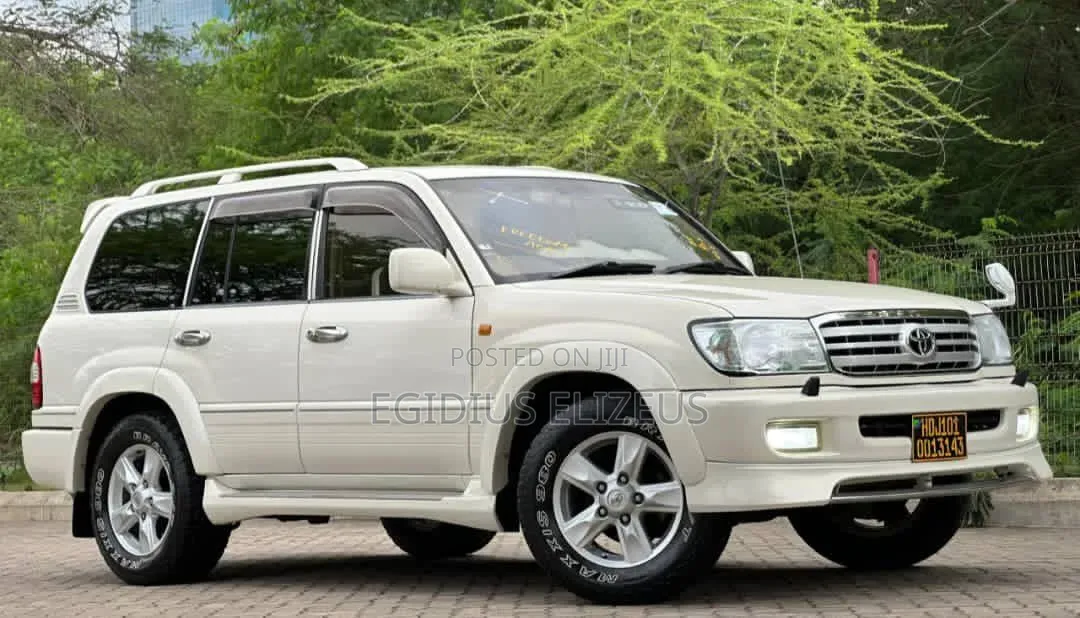 Toyota Land Cruiser 1999 White