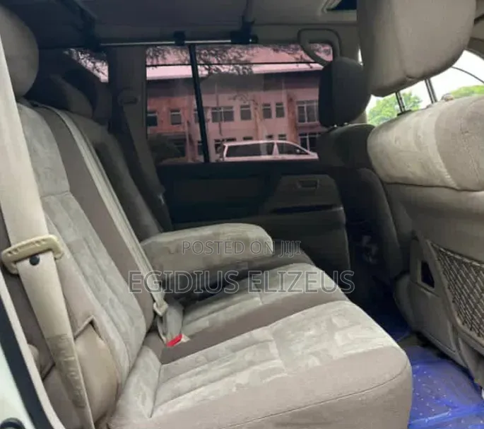 Toyota Land Cruiser 1999 White