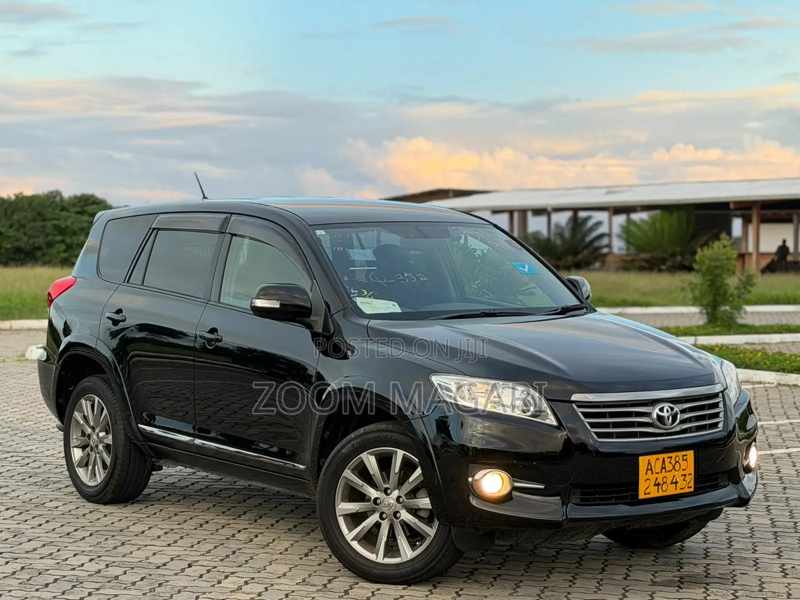 Toyota Vanguard 2013 Black
