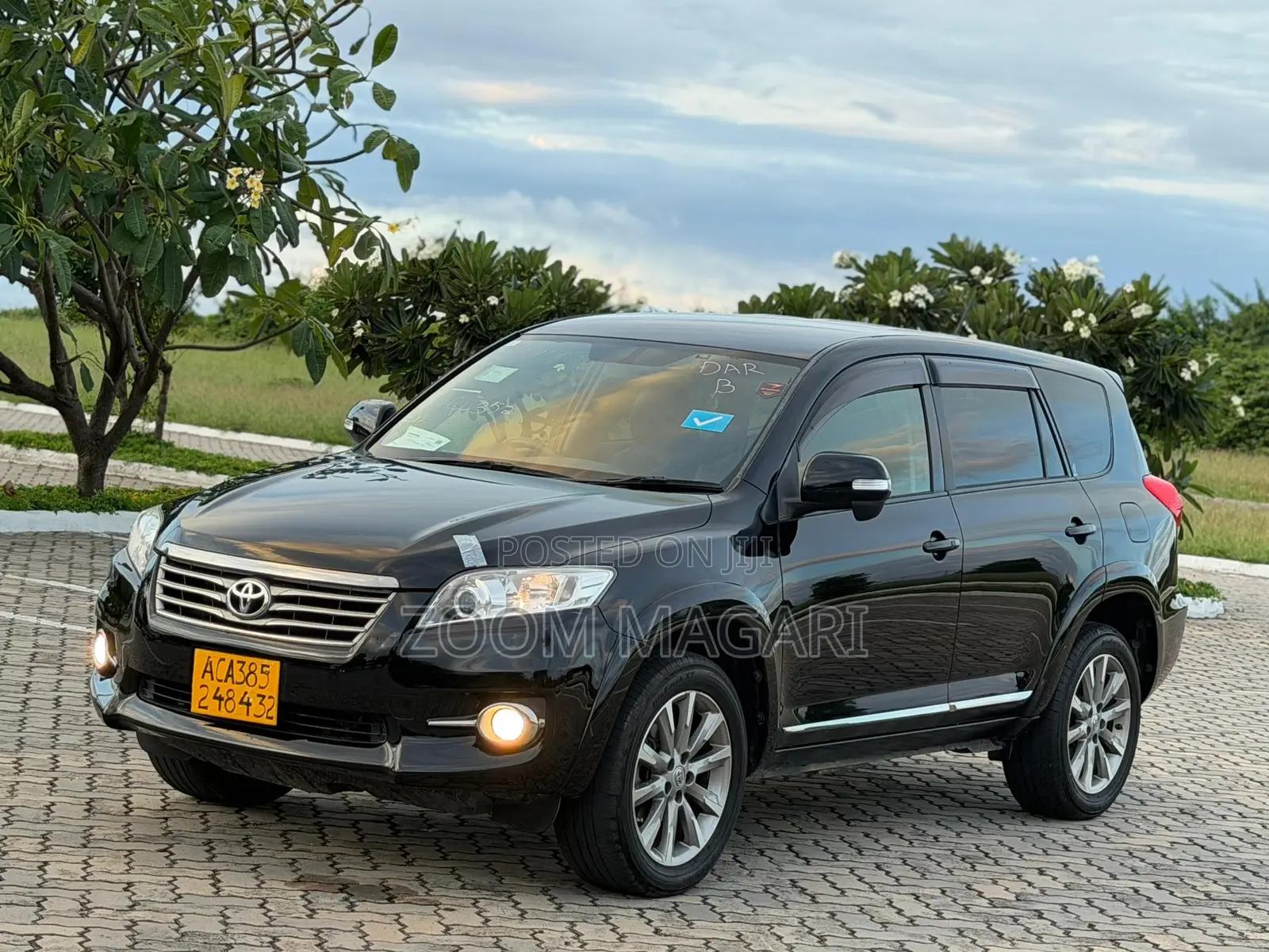 Toyota Vanguard 2013 Black