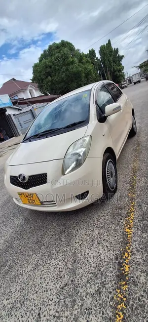 Toyota Vitz 2007 Off white