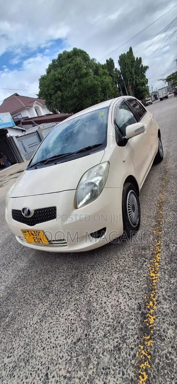 Toyota Vitz 2007 Off white
