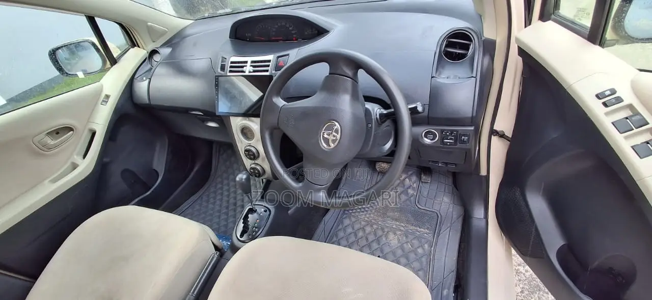 Toyota Vitz 2007 Off white