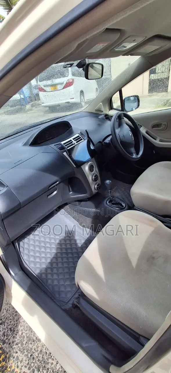 Toyota Vitz 2007 Off white