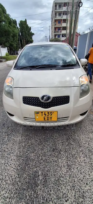 Toyota Vitz 2007 Off white