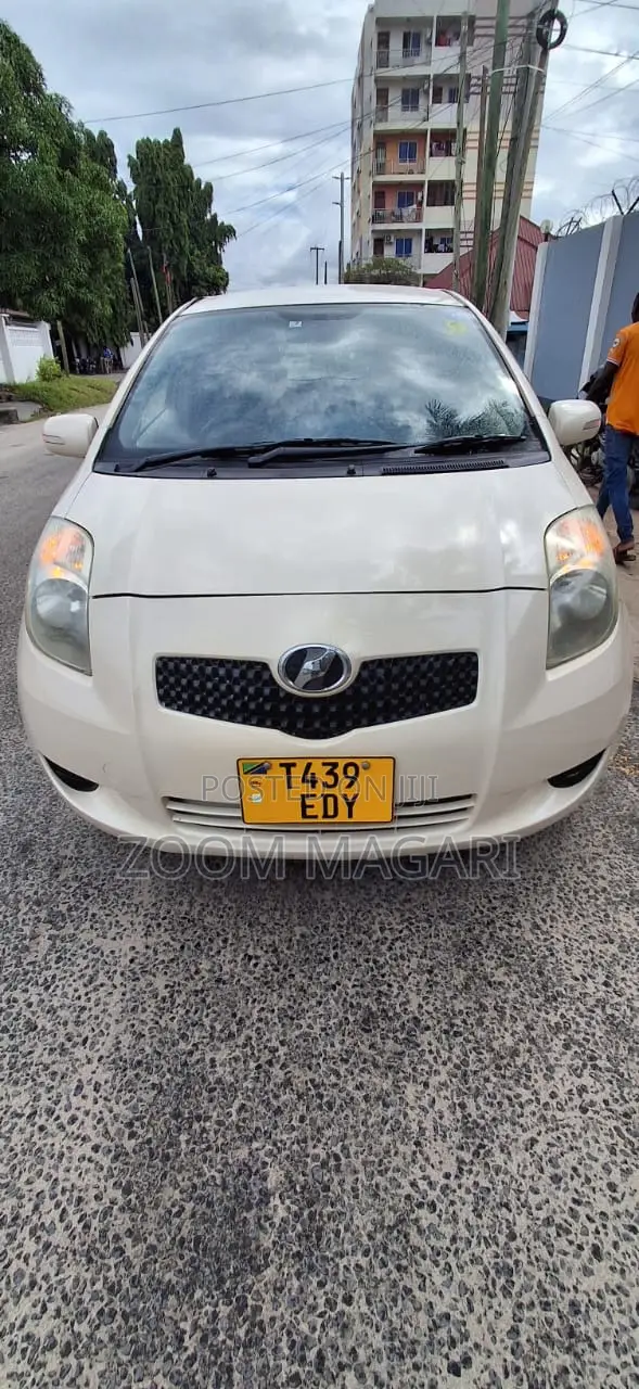 Toyota Vitz 2007 Off white