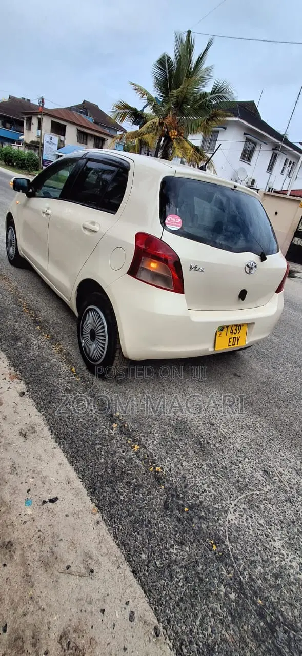 Toyota Vitz 2007 Off white