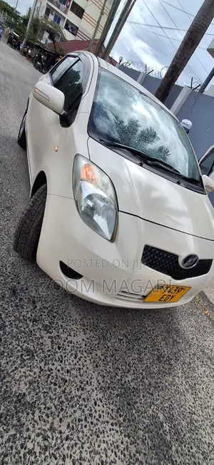 Toyota Vitz 2007 Off white