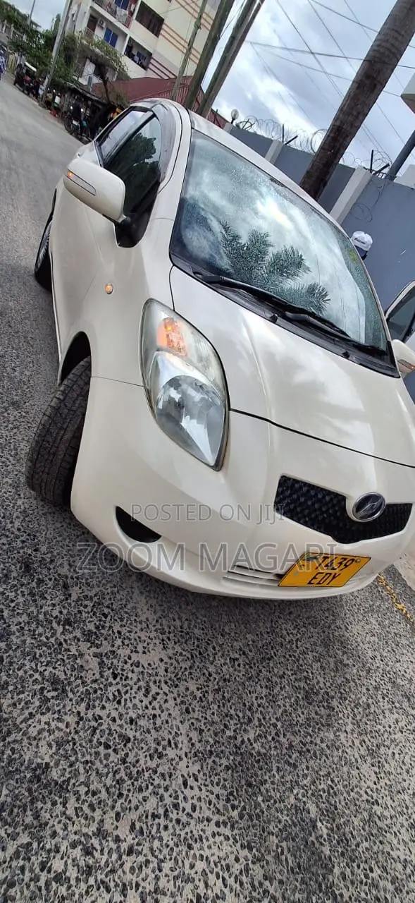 Toyota Vitz 2007 Off white