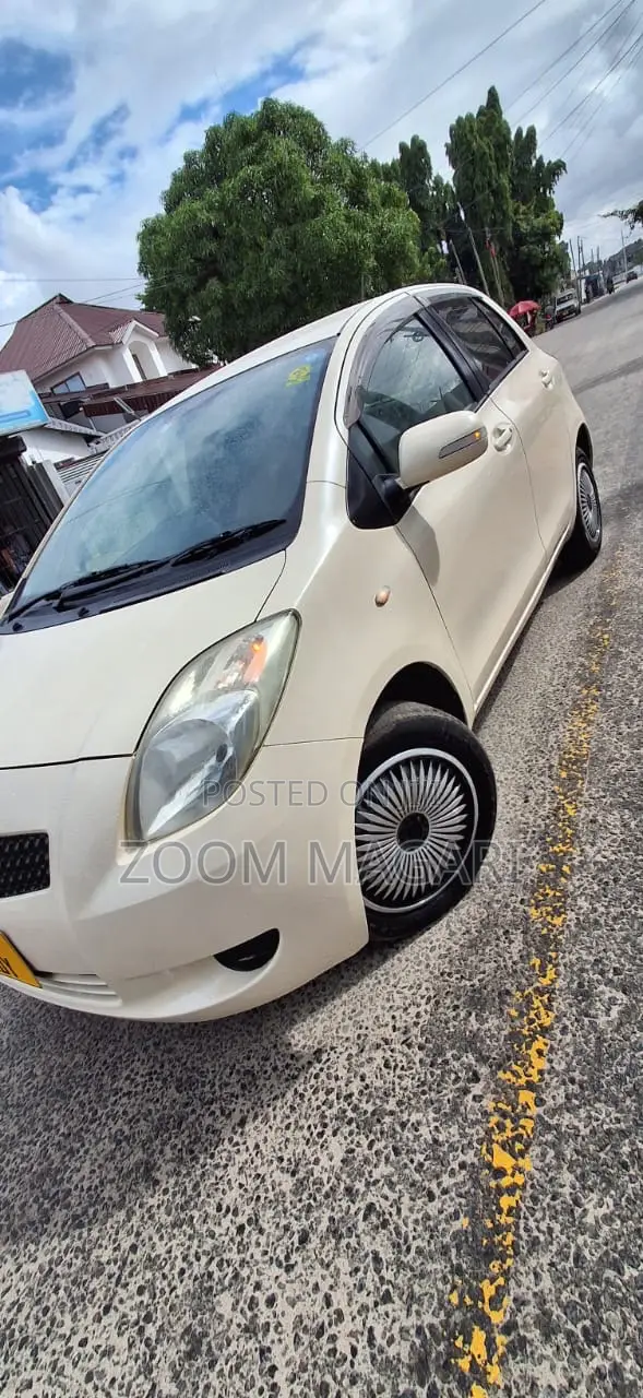 Toyota Vitz 2007 Off white