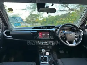 Toyota Hilux 2024 Black