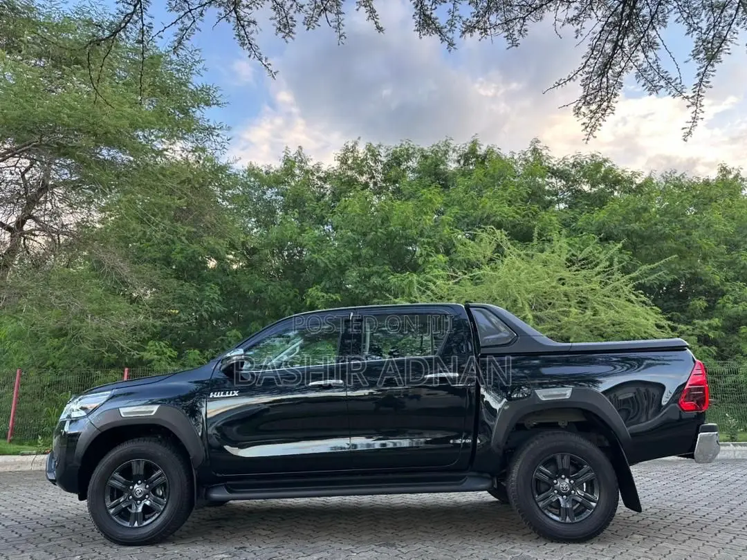 Toyota Hilux 2024 Black
