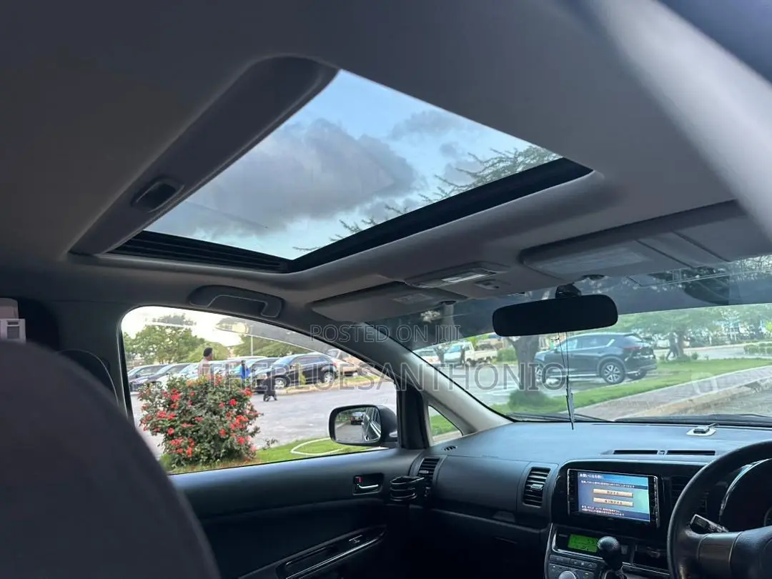 Toyota Wish 2004 Blue