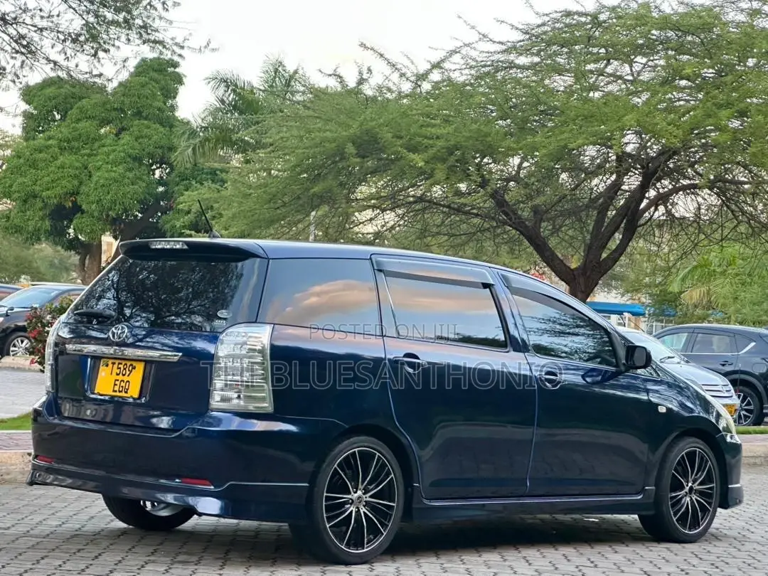 Toyota Wish 2004 Blue