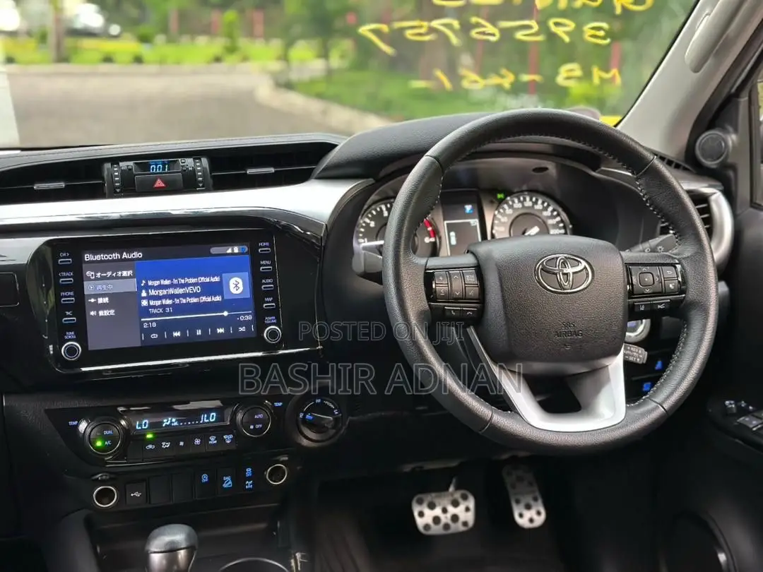 Toyota Hilux 2024 Off white