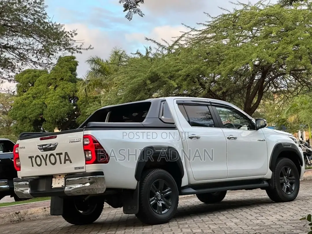 Toyota Hilux 2024 Off white