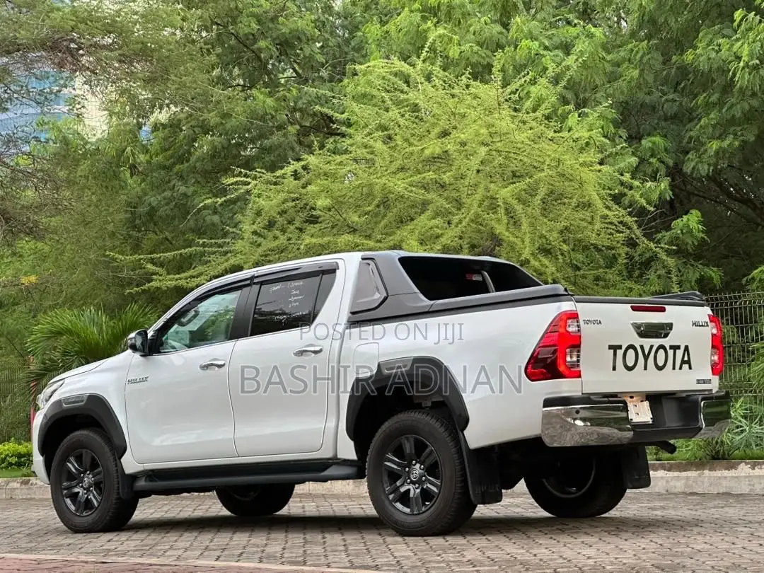 Toyota Hilux 2024 Off white