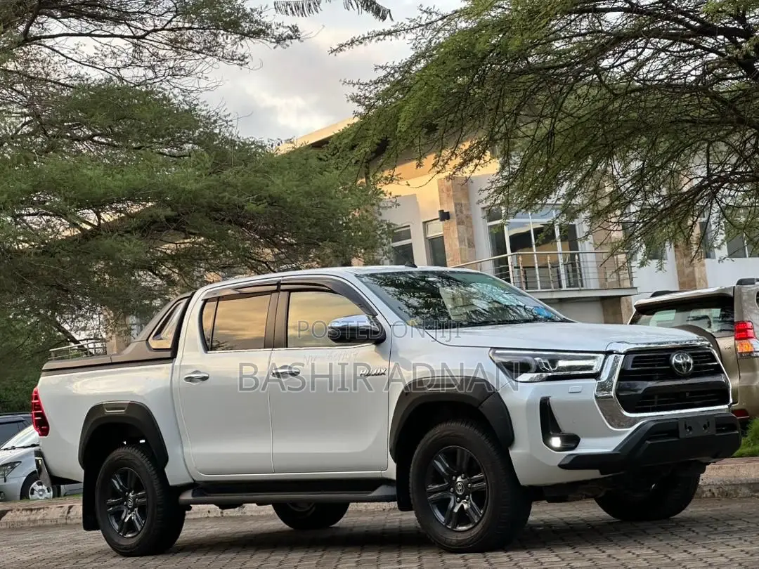 Toyota Hilux 2024 Off white