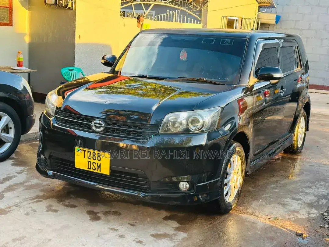 Toyota Corolla Rumion Hatchback 1.5 FWD 2011 Black