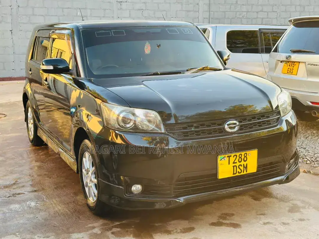 Toyota Corolla Rumion Hatchback 1.5 FWD 2011 Black