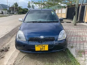 Toyota Vitz 2004 Blue