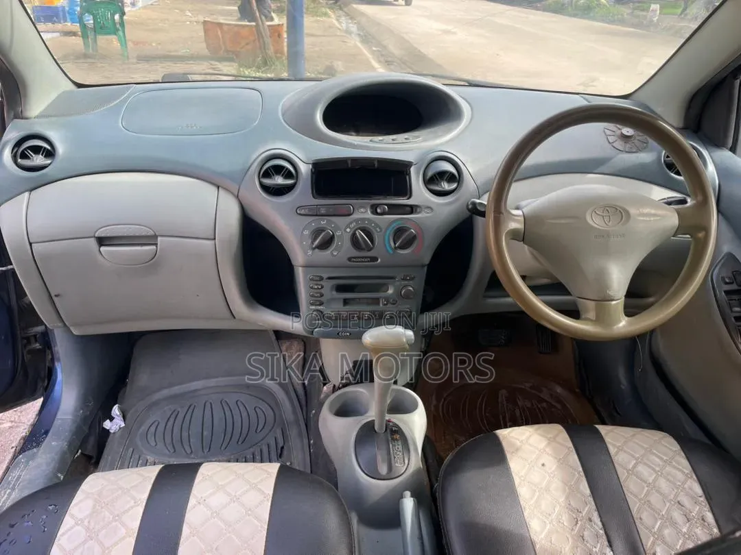 Toyota Vitz 2004 Blue