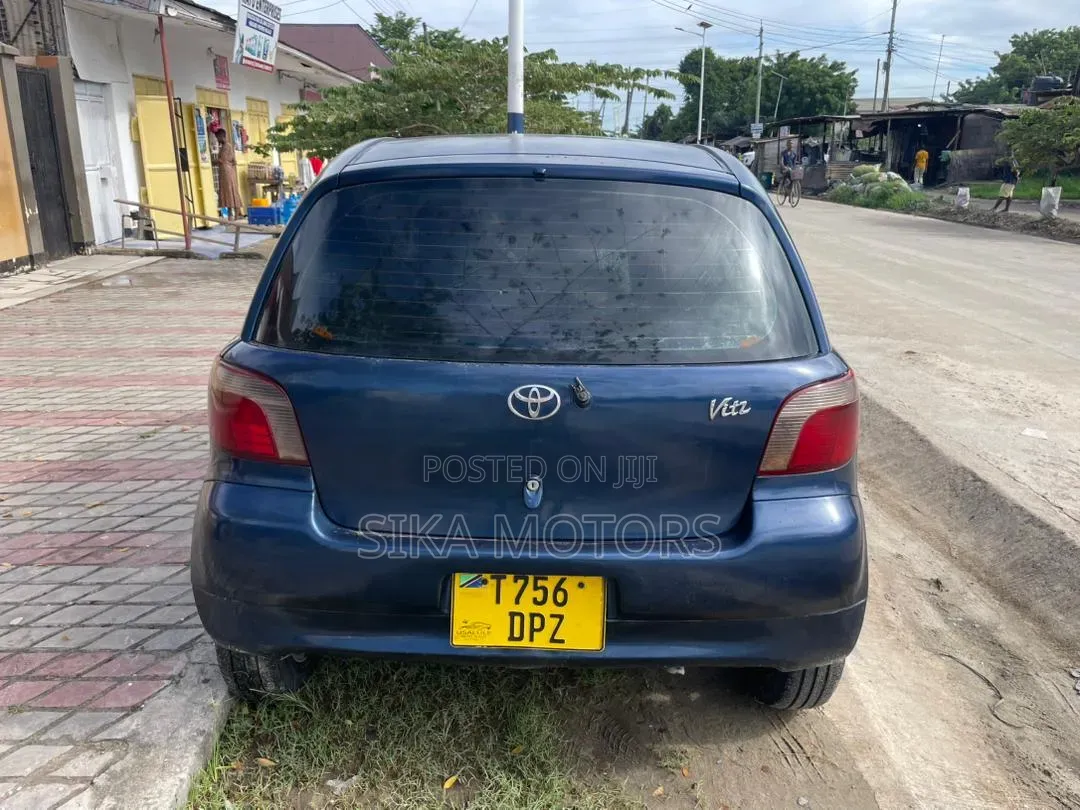 Toyota Vitz 2004 Blue