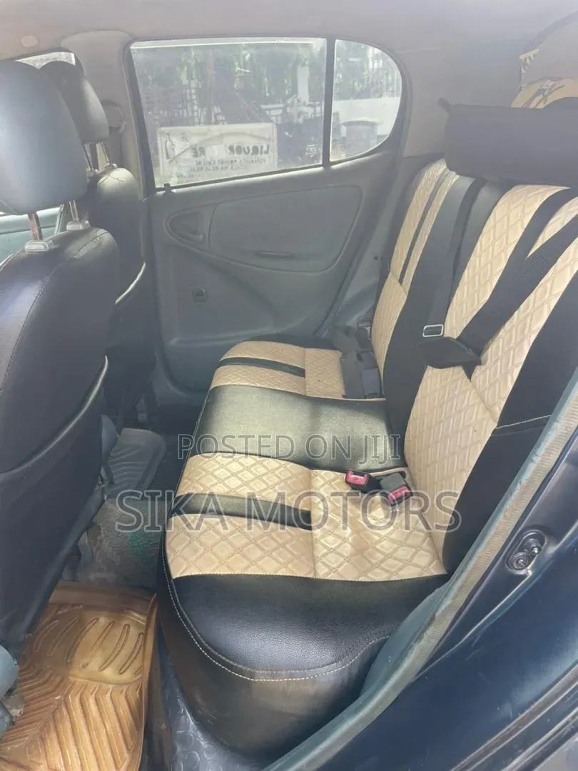 Toyota Vitz 2004 Blue