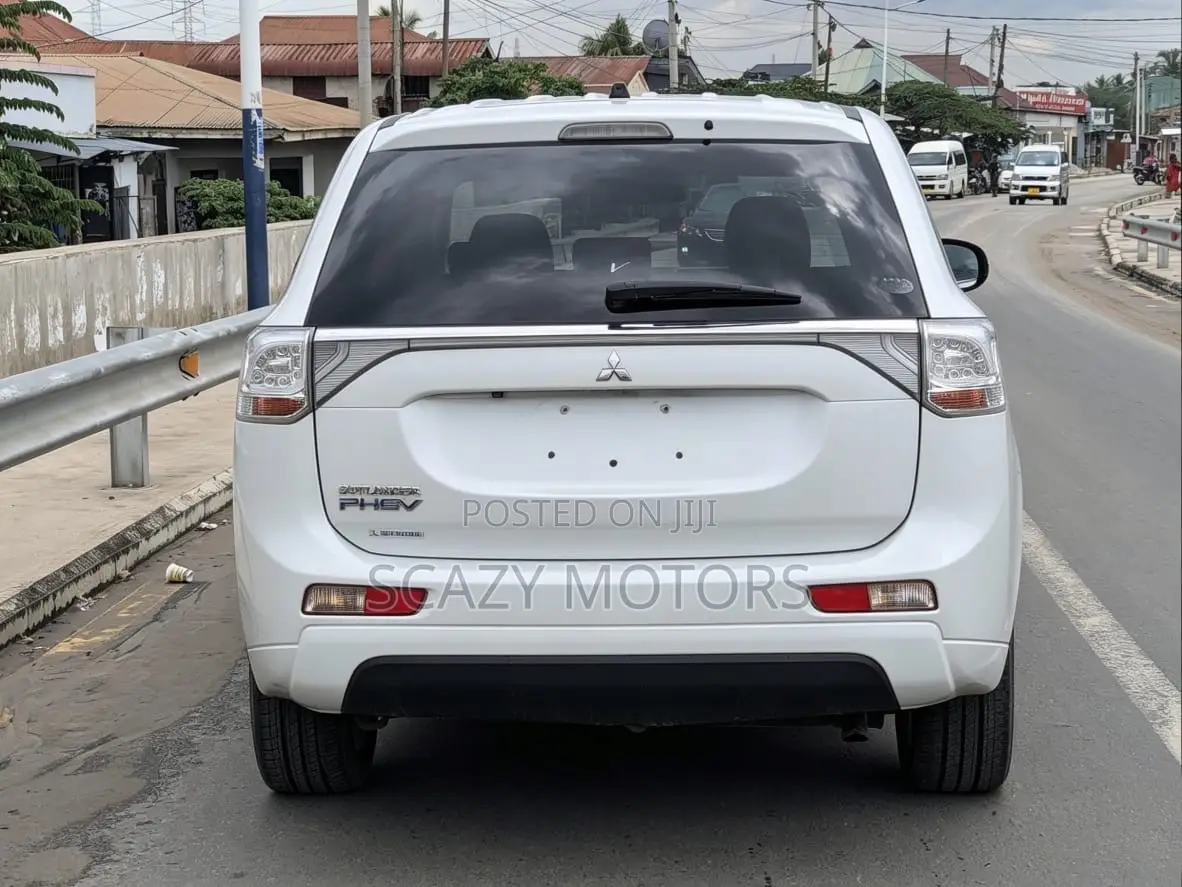 Mitsubishi Outlander 2014 White