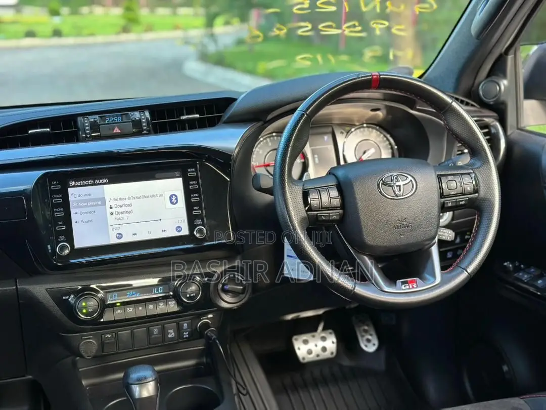 Toyota Hilux 2021 White