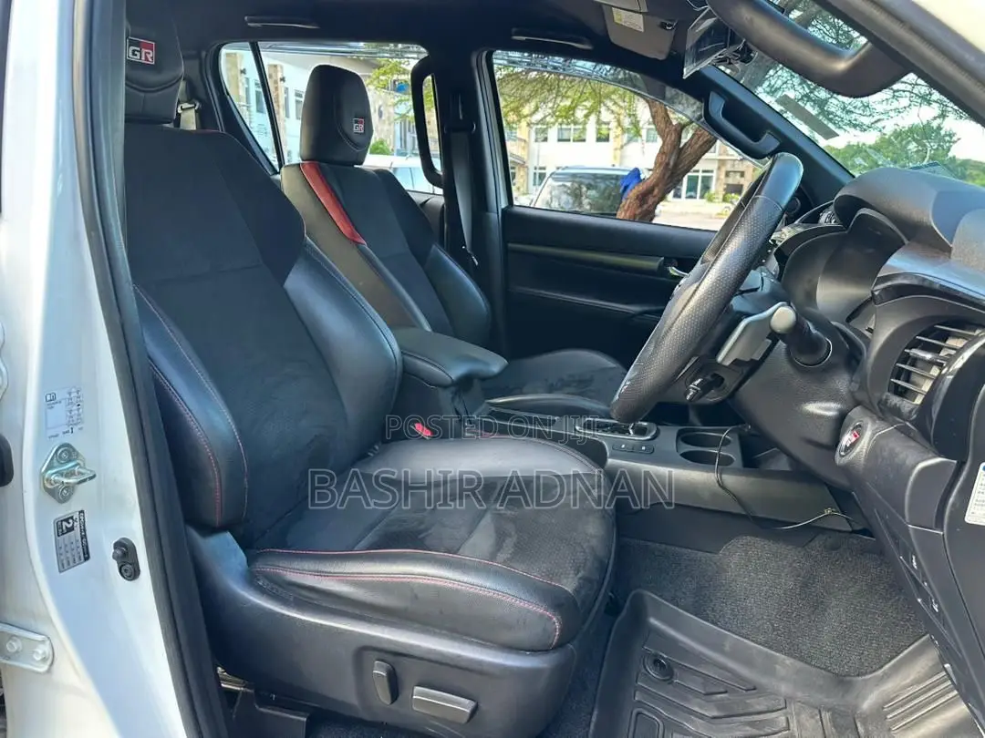 Toyota Hilux 2021 White