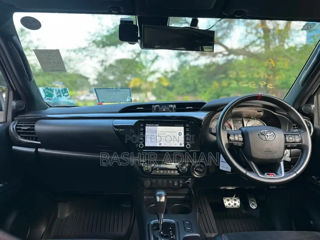 Toyota Hilux 2021 White