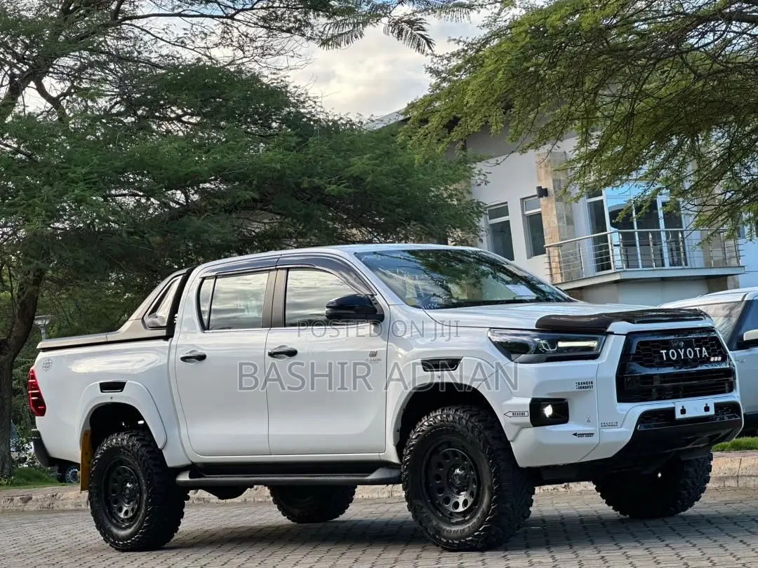 Toyota Hilux 2021 White