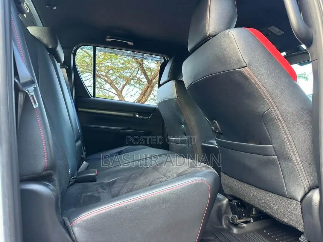 Toyota Hilux 2021 White